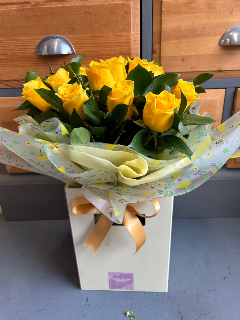 12 Yellow Roses Bouquet